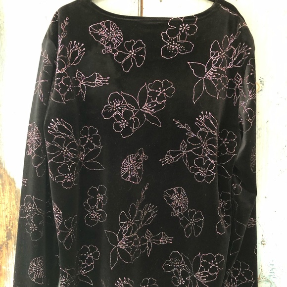 Black velvet top with sparkly pink floral design - Picture 2 of 12